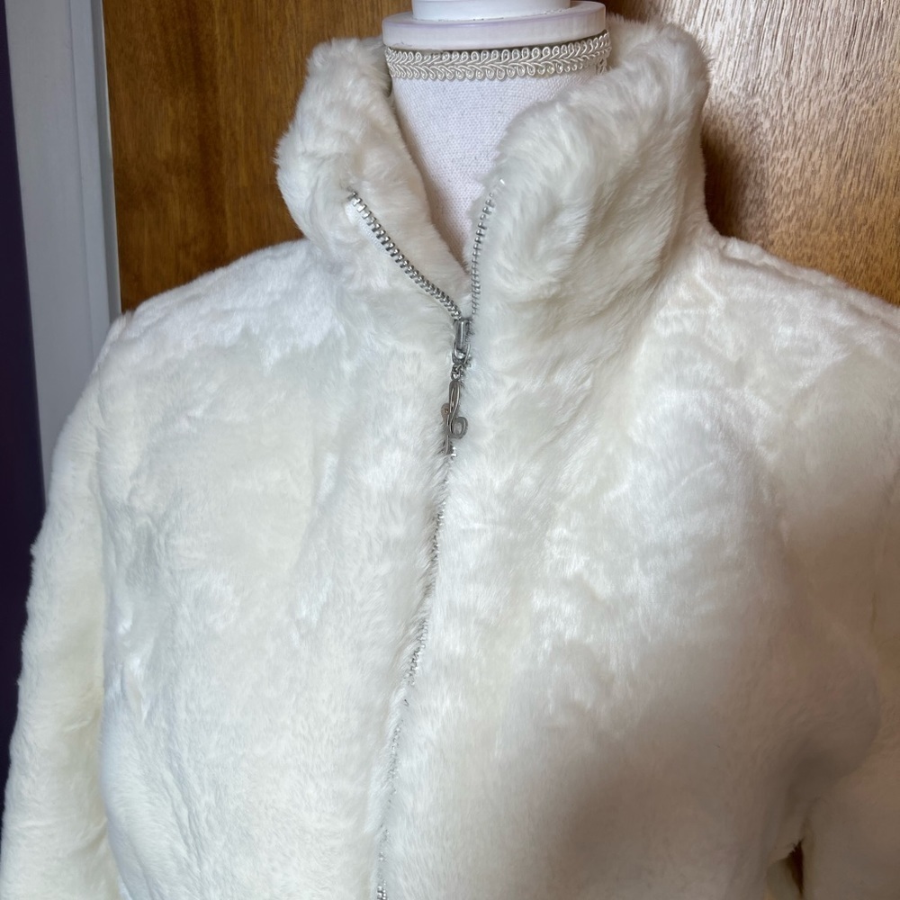 Jlo Furry White coat NWT - Picture 3 of 6